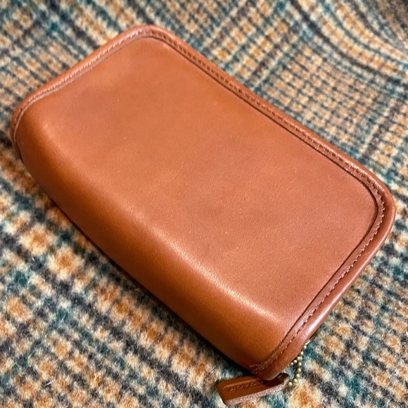 Coach 90s SLG Caramel Travel Case #6925 - Picture 5 of 8